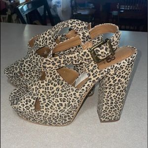 Size 9.5 Gianni Bini Leopard Print Heels